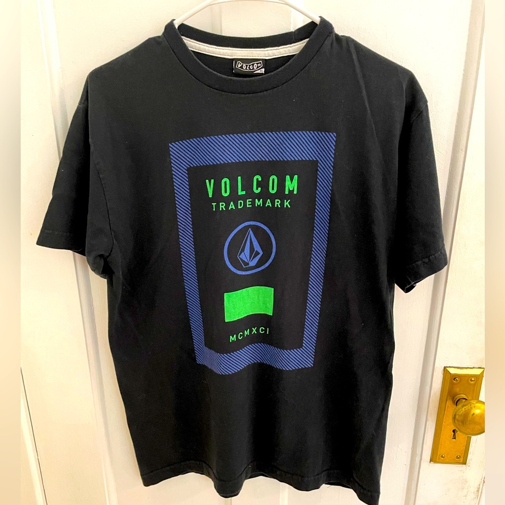 Boy’s XL Volcom tee